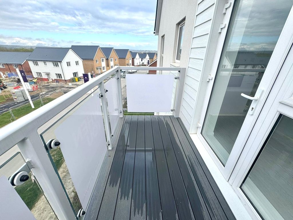 Property photo 3 of 10 Balcony