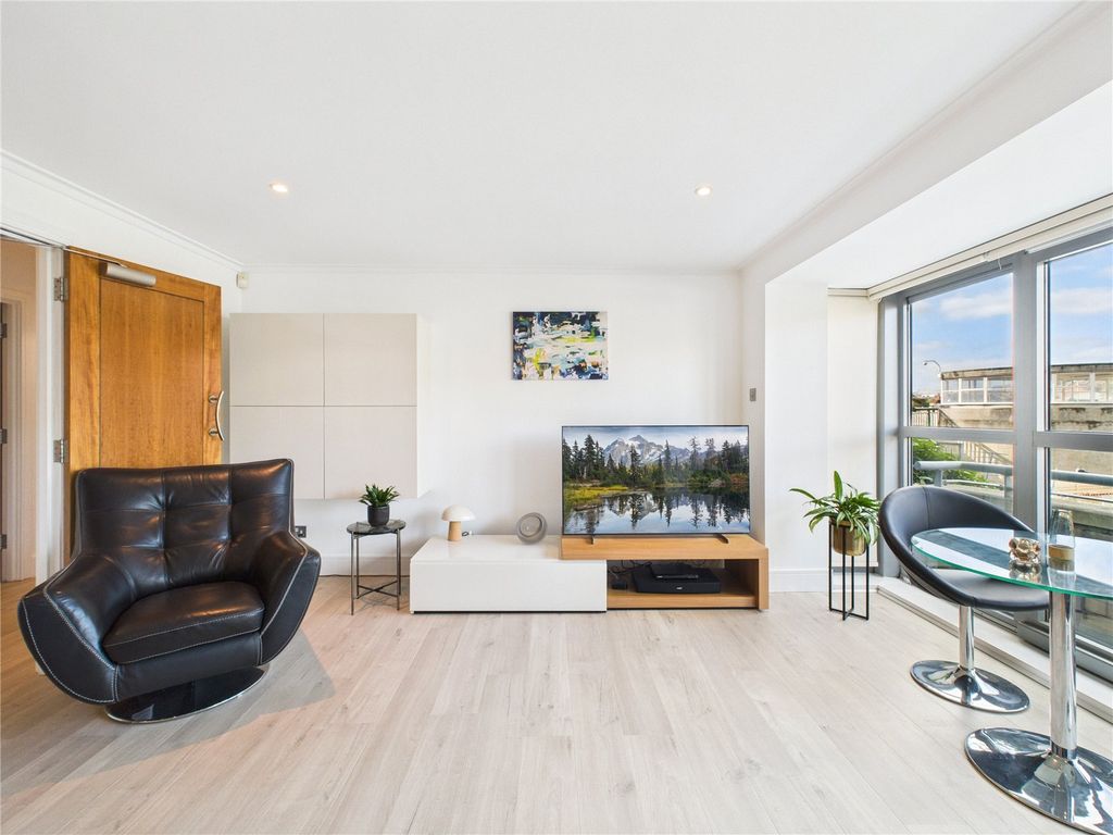 Property photo 3 of 17 Picture No. 03