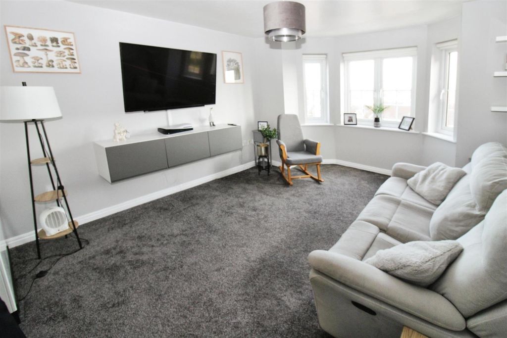 Property photo 2 of 9 Lounge