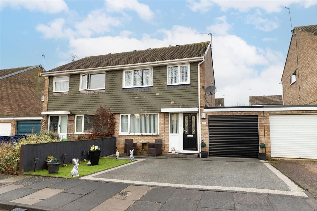 Property photo 1 of 12 Front External