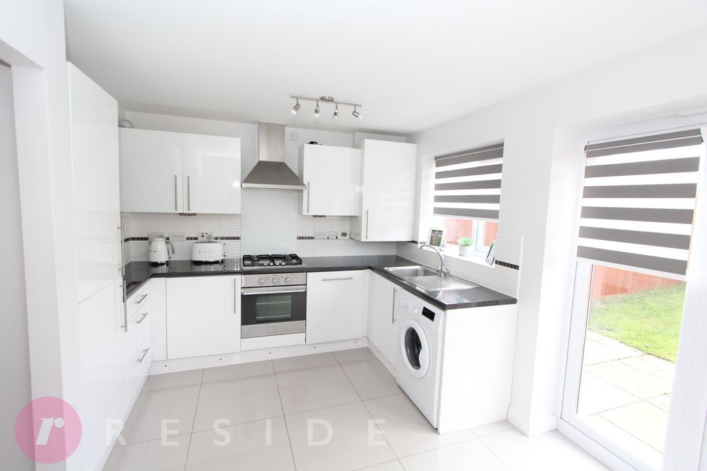 Property photo 3 of 17 Dining Kitchen