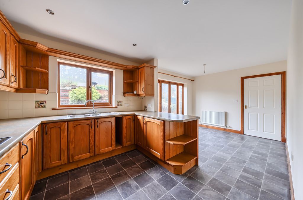 Property photo 2 of 32 1428882-15-69B31E...