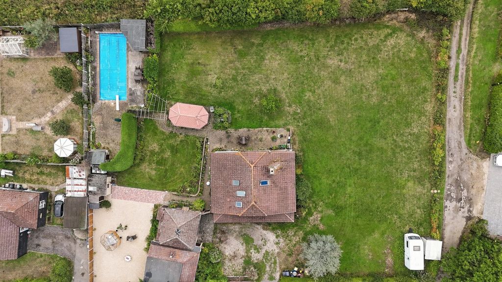 Property photo 1 of 32