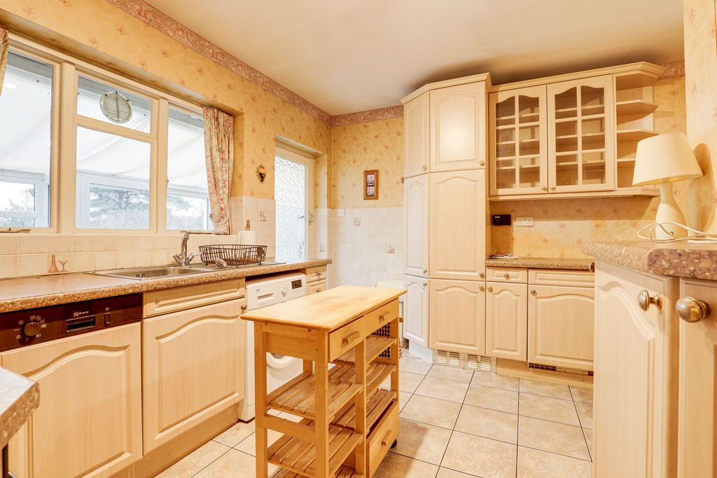 Property photo 3 of 25