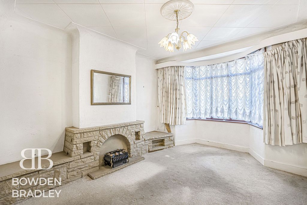 Property photo 3 of 32