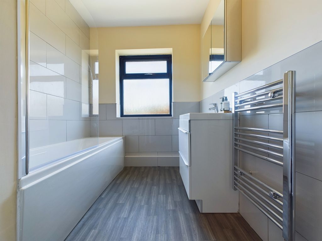 Property photo 2 of 7 Bathroom