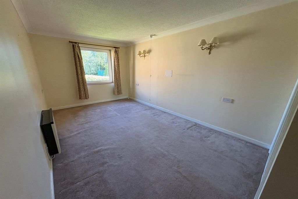 Property photo 3 of 9 (Thumbnail)