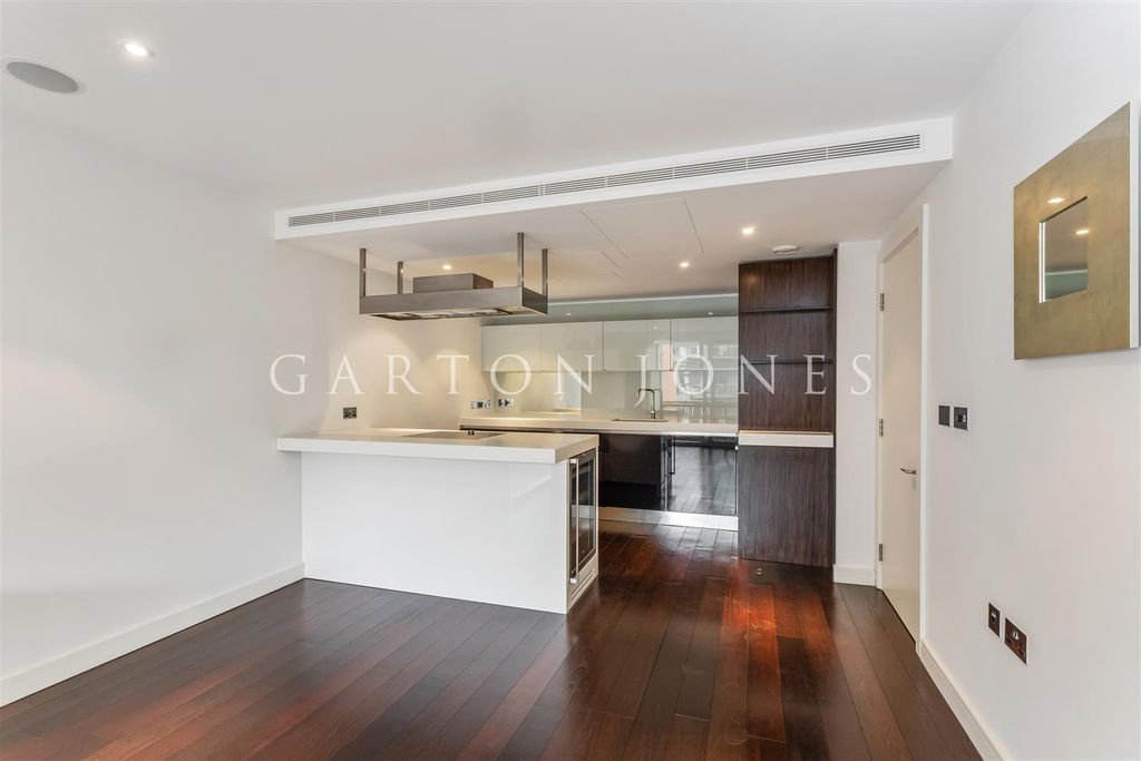 Property photo 3 of 10 Kitchen