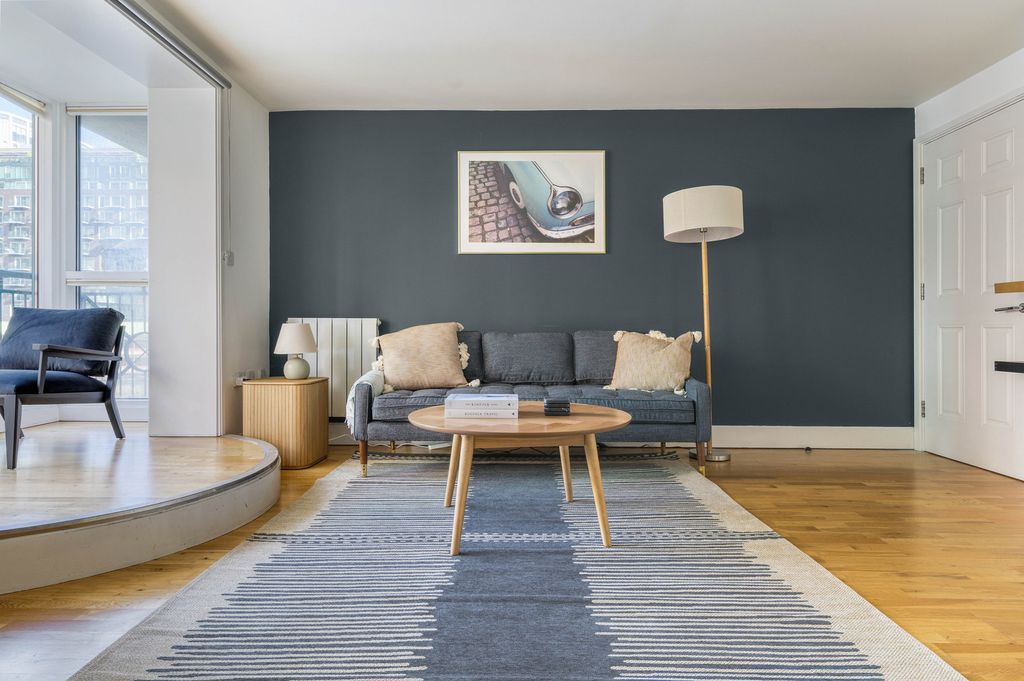 Property photo 1 of 20 Living Room