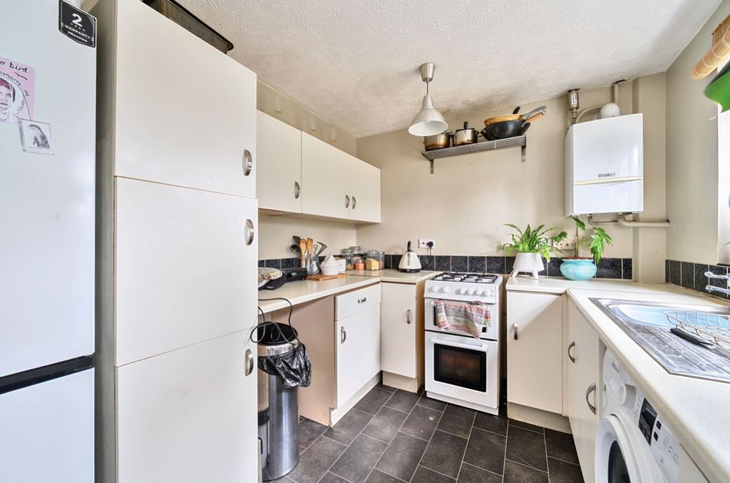 Property photo 2 of 19 1334978-7-6894826c9Caaa