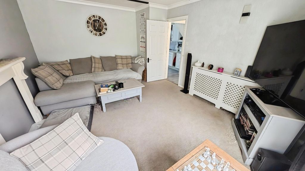Property photo 2 of 13 Pbox-Living_Room-336481.Jpg