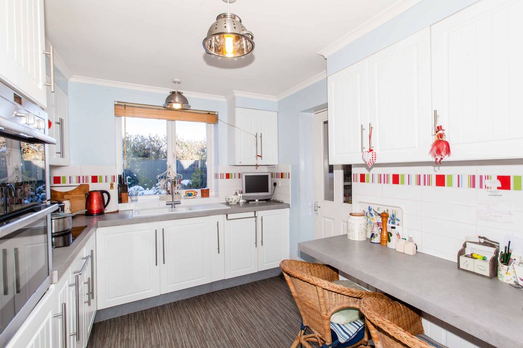 Property photo 2 of 23