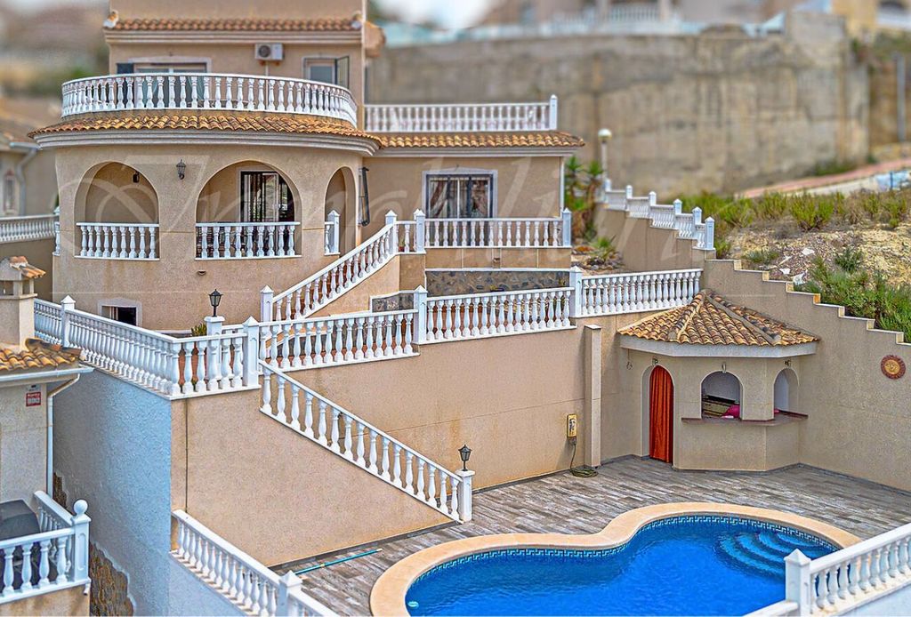 Property photo 1 of 41