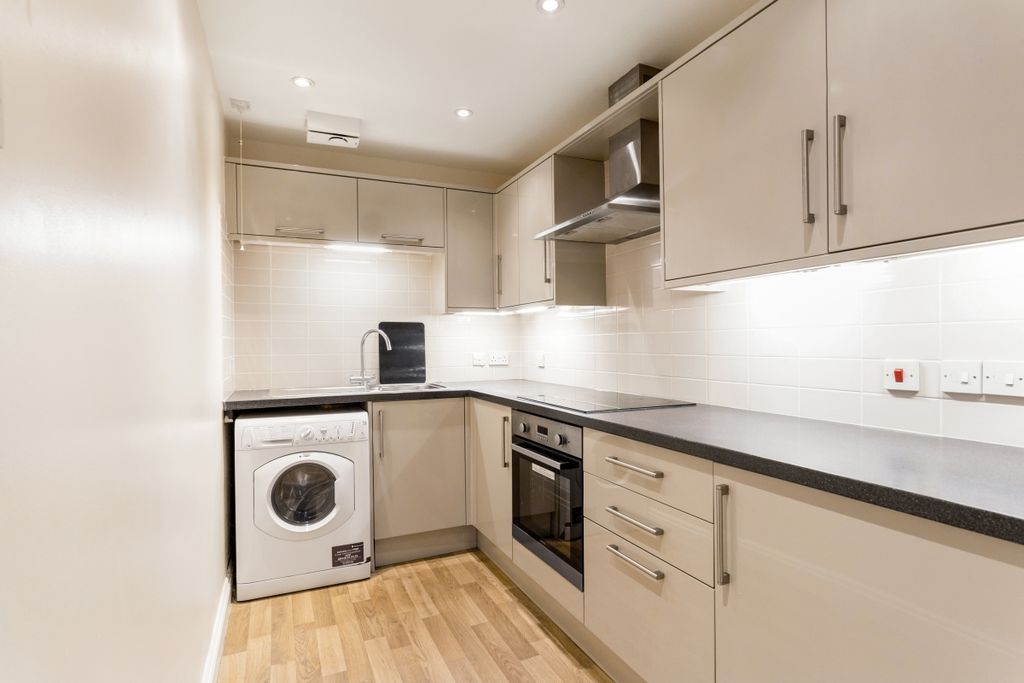 Property photo 2 of 8 .