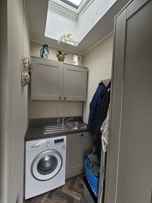 Property photo 2 of 25