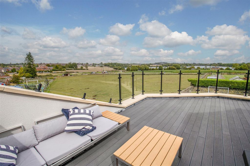 Property photo 3 of 26 Balcony/Terrace