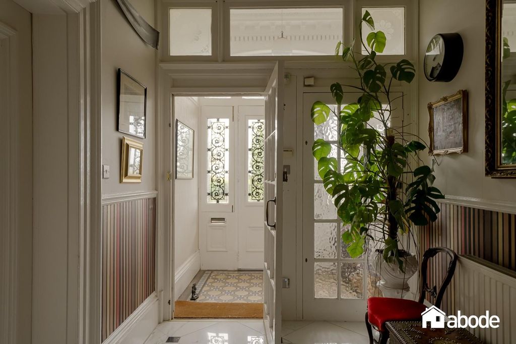 Property photo 2 of 38 Aberley House-93.Jpg