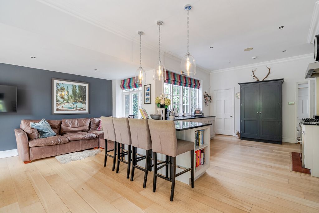 Property photo 3 of 35 1516792-18-1A0A04...