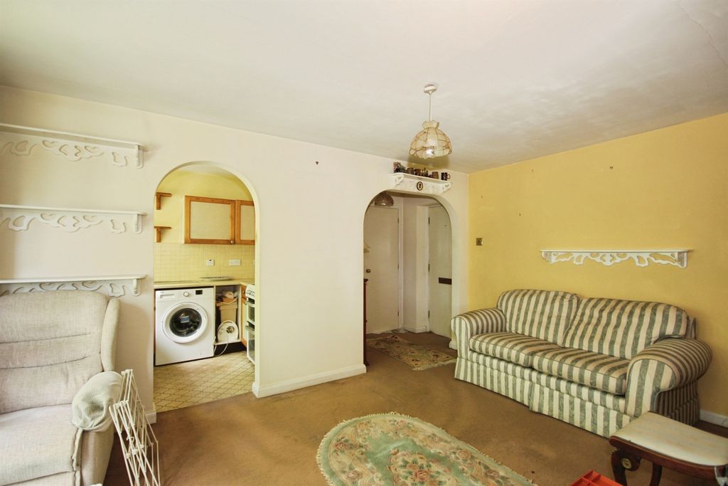 Property photo 3 of 12