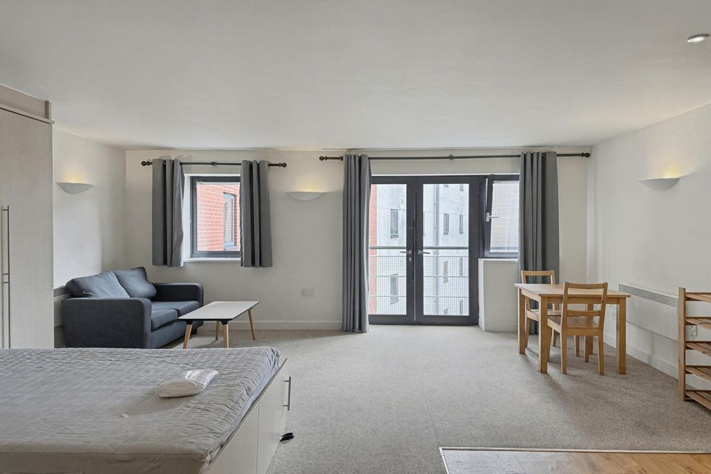 Property photo 2 of 10 Watermarque - Studio Flat