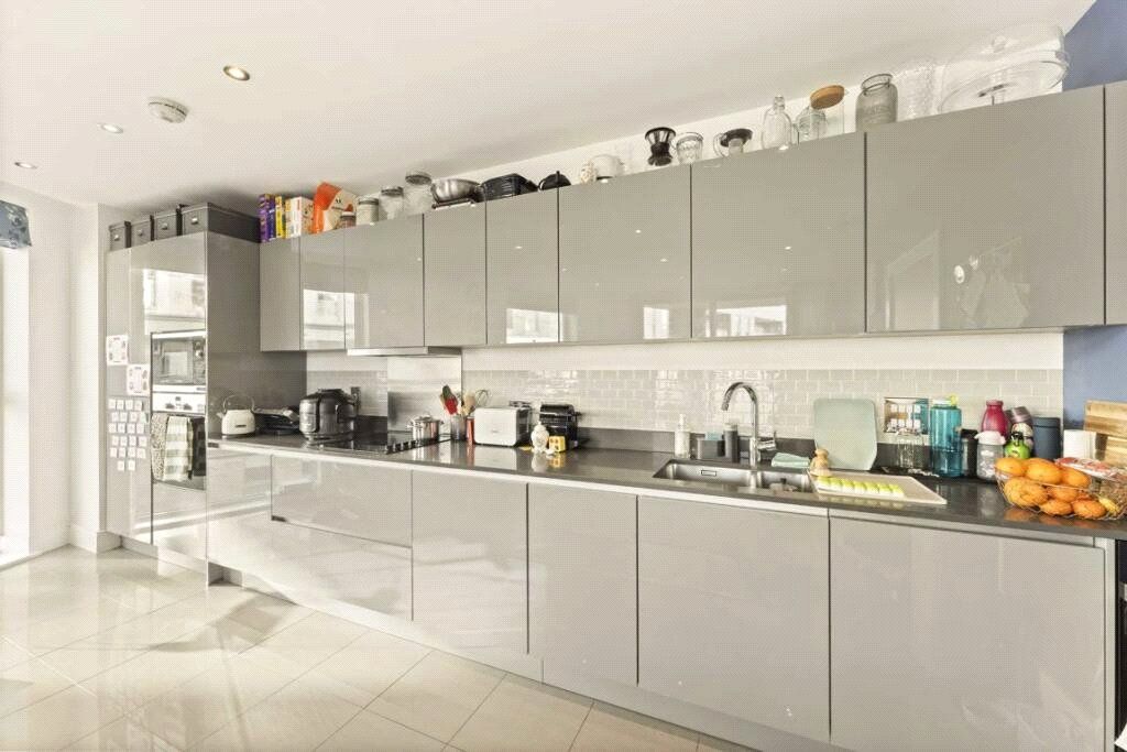 Property photo 3 of 8 Picture No. 12