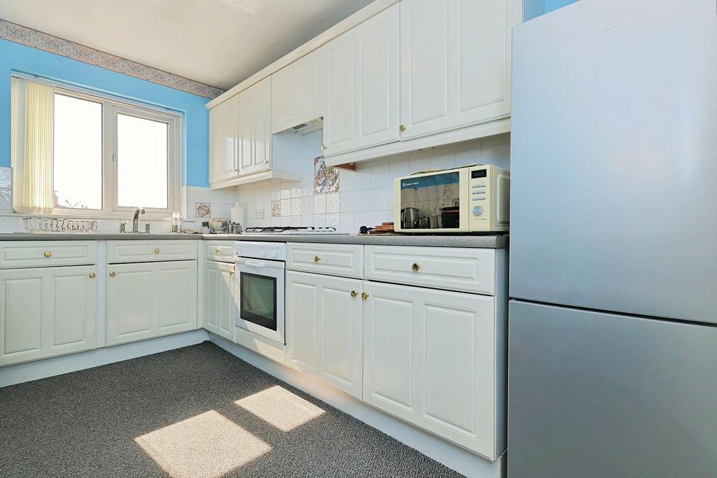 Property photo 2 of 12 Kitchen