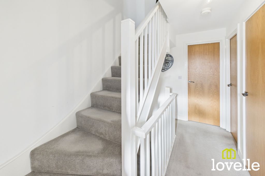 Property photo 2 of 25