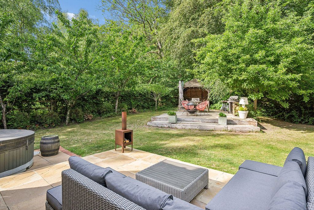 Property photo 3 of 33 Seating Area