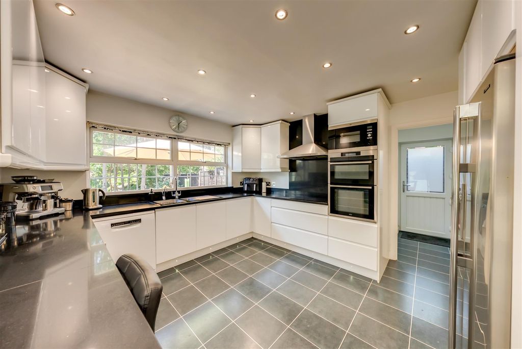 Property photo 3 of 38 A7S03717Hdr.Jpg