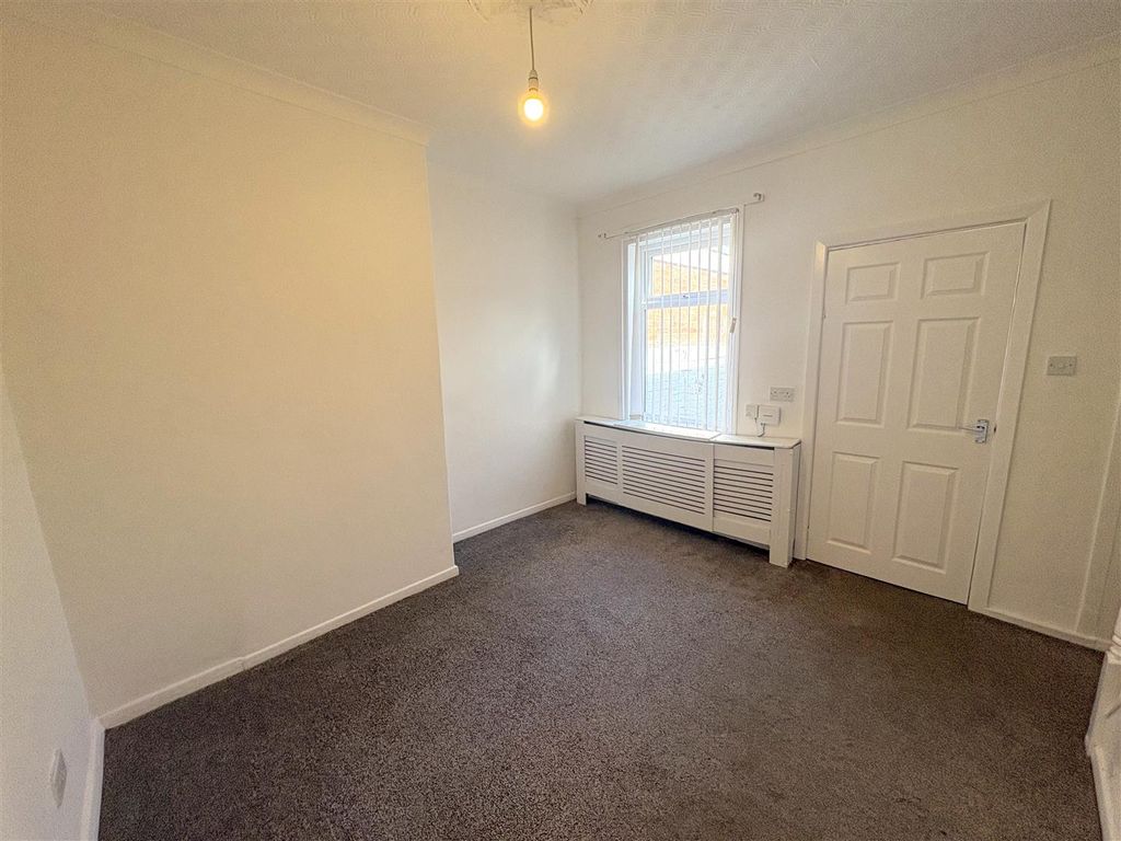Property photo 3 of 9 Dining Room