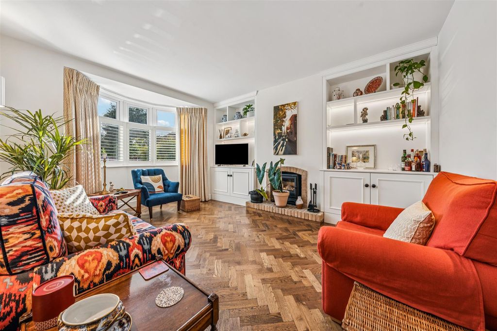Property photo 2 of 16 Lawford Road, W4 - For Sale