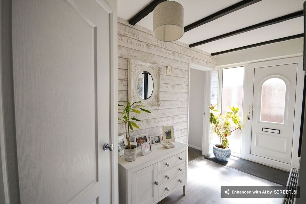 Property photo 2 of 14 Entrance Hall