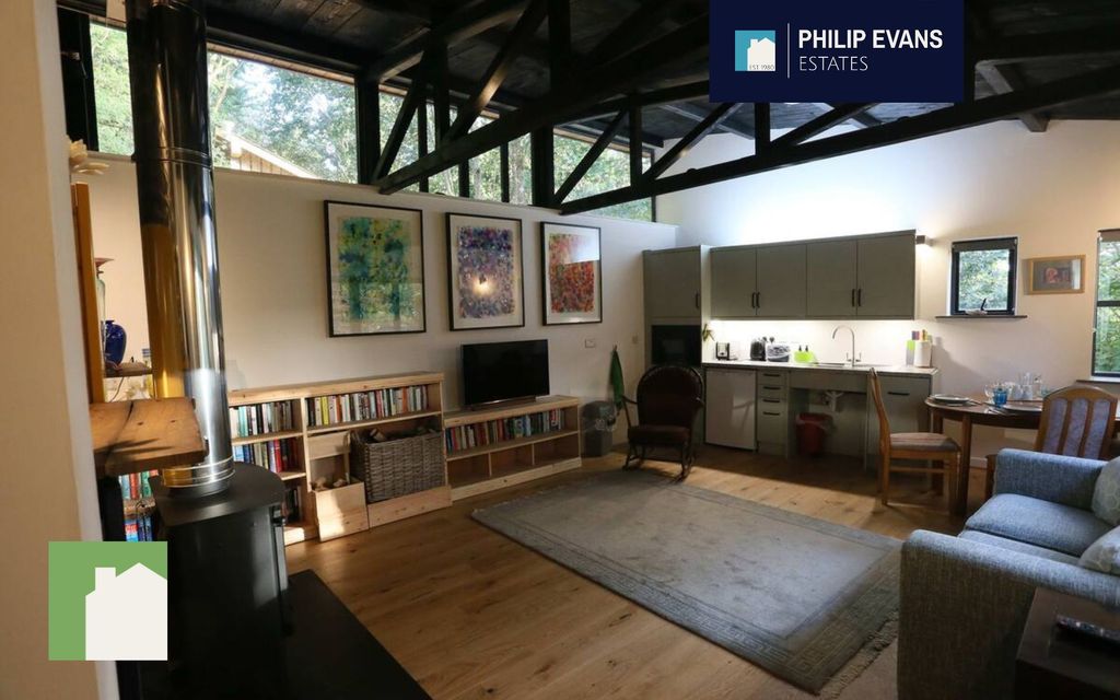 Property photo 2 of 7