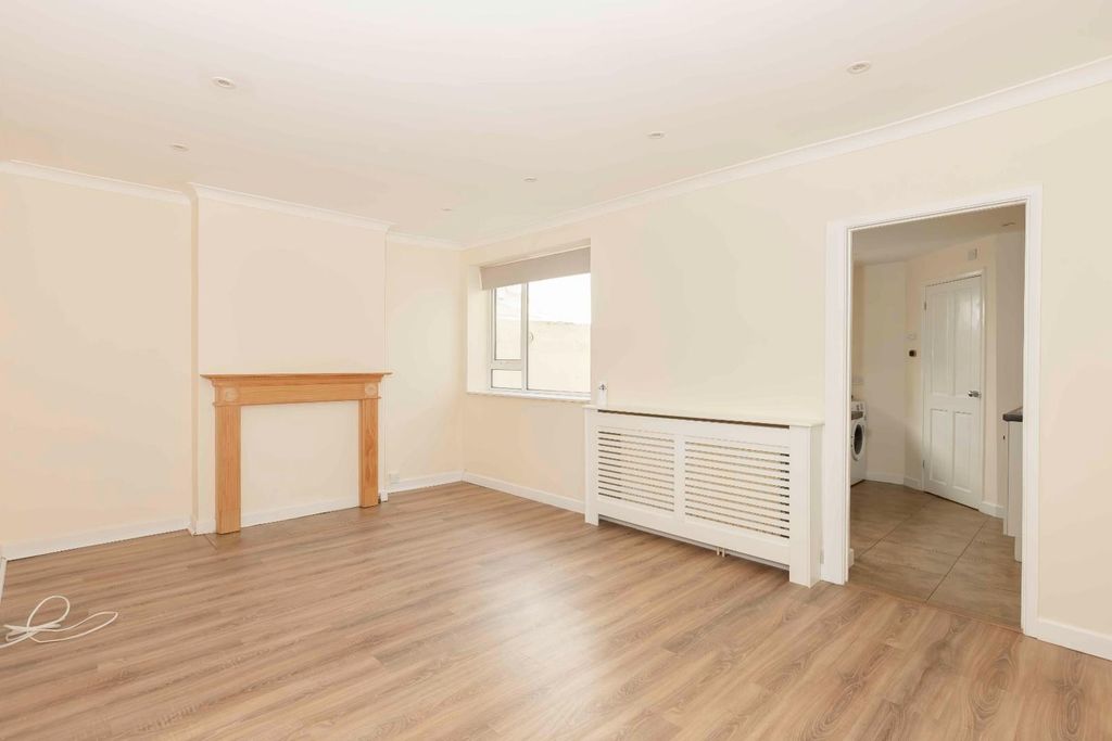 Property photo 3 of 12 Goldstone_1.Jpg