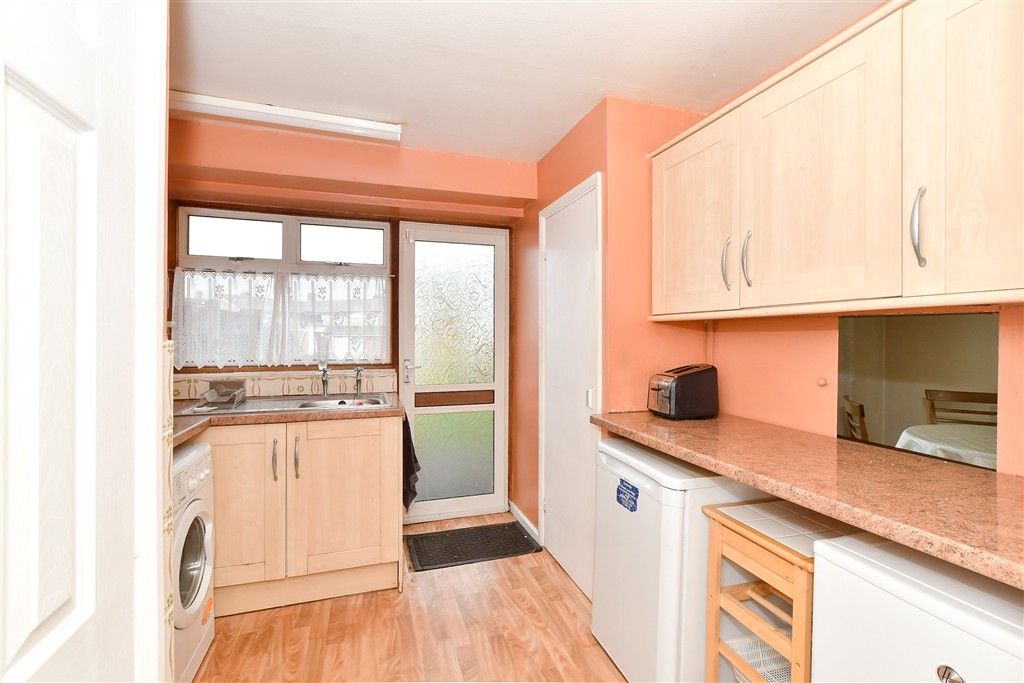 Property photo 3 of 9 Kitchen