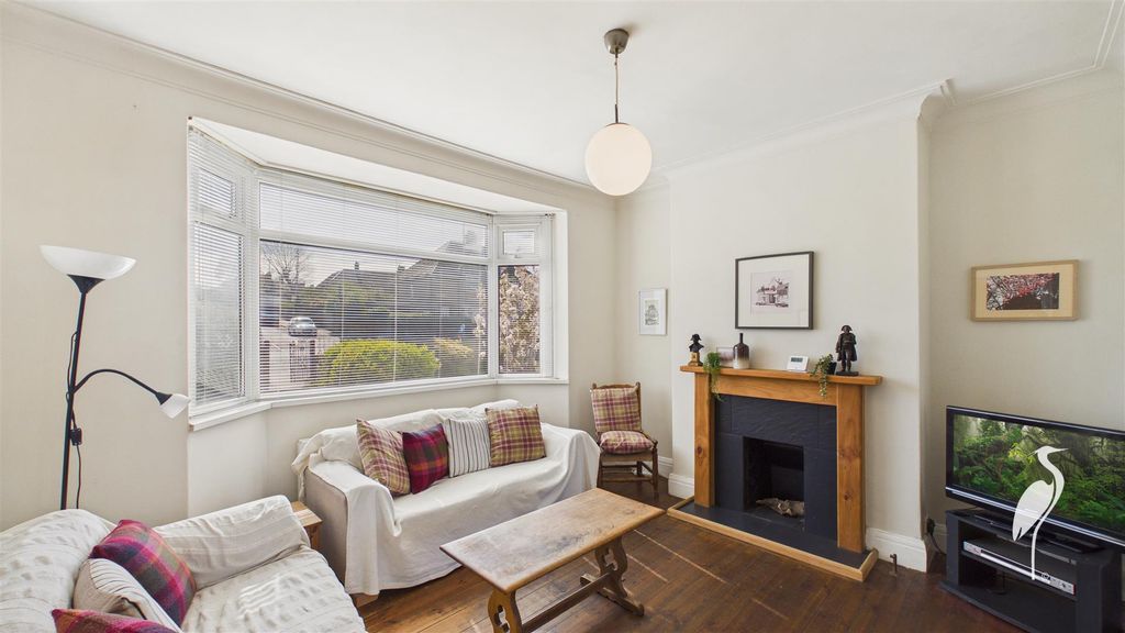 Property photo 2 of 23 Lounge