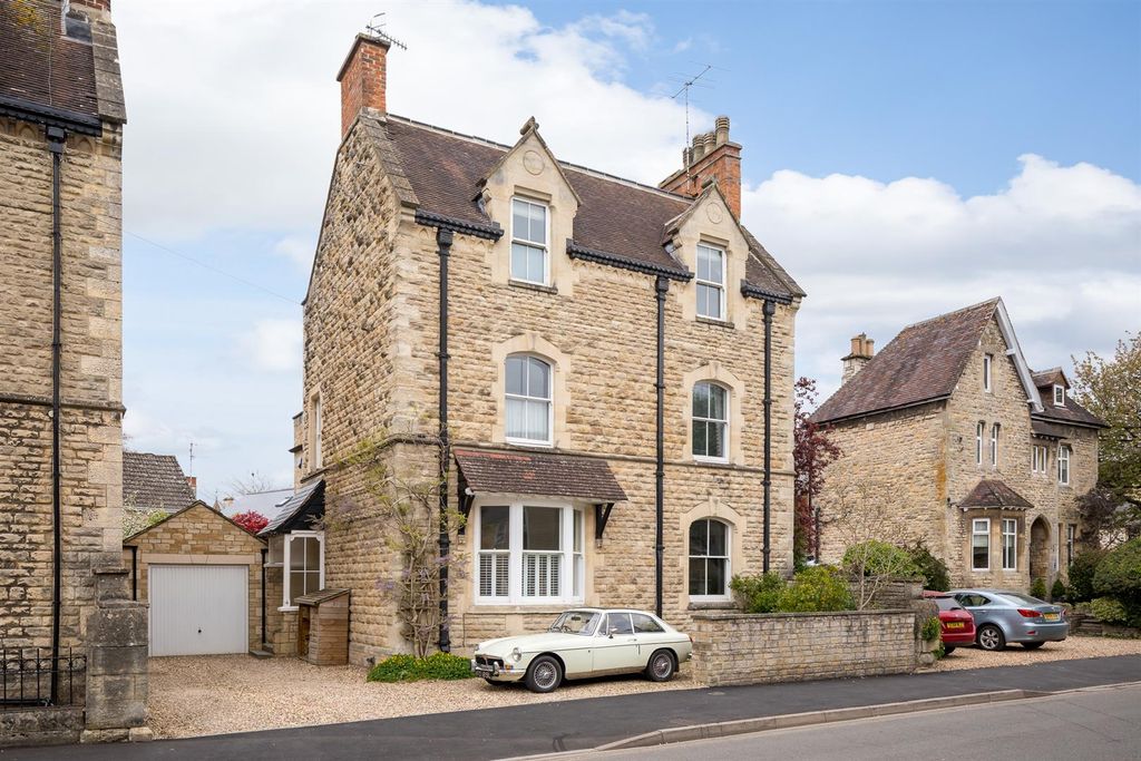 Property photo 1 of 29 3 - 4 Victoria Road - Gl7 1En - Web.Jpg