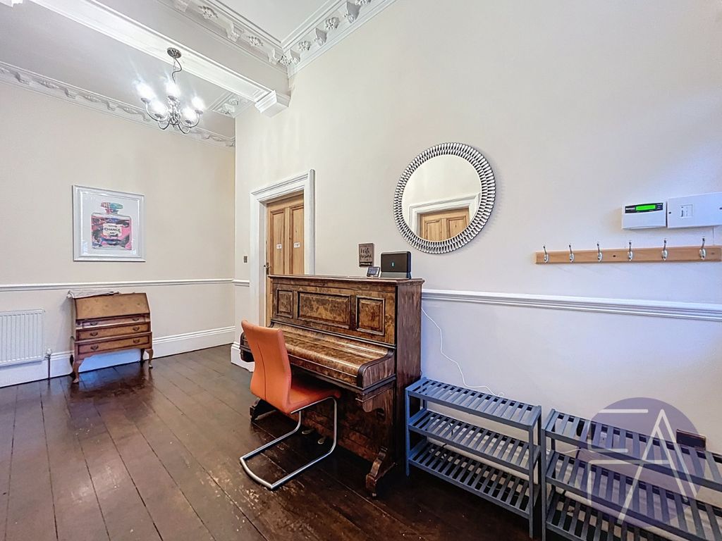 Property photo 3 of 49 4469055