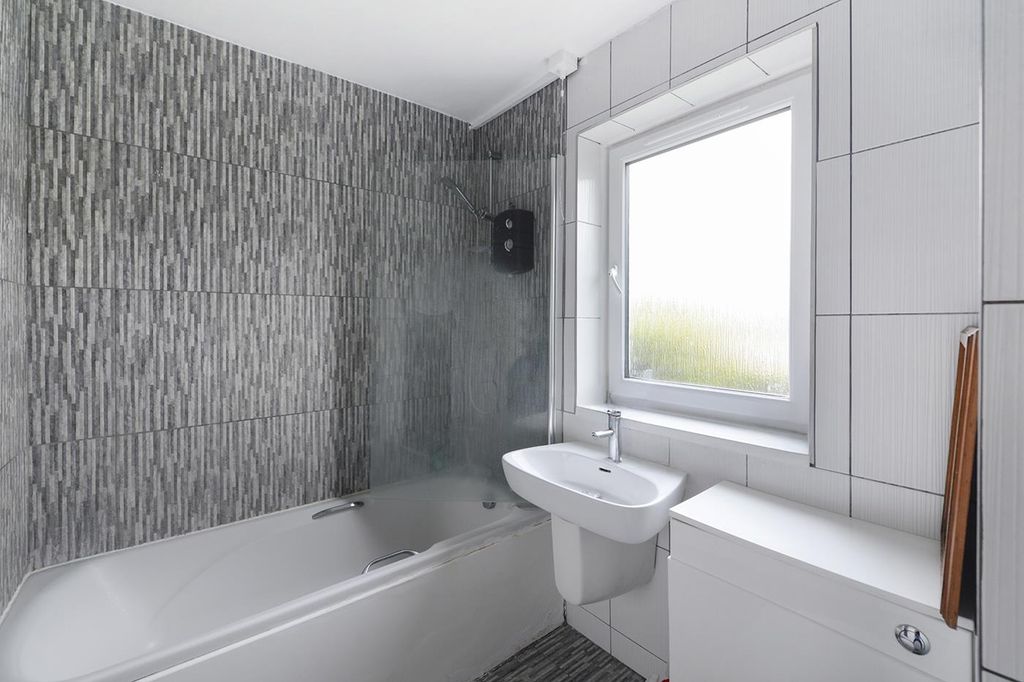 Property photo 3 of 12 35Cranham08.Jpg