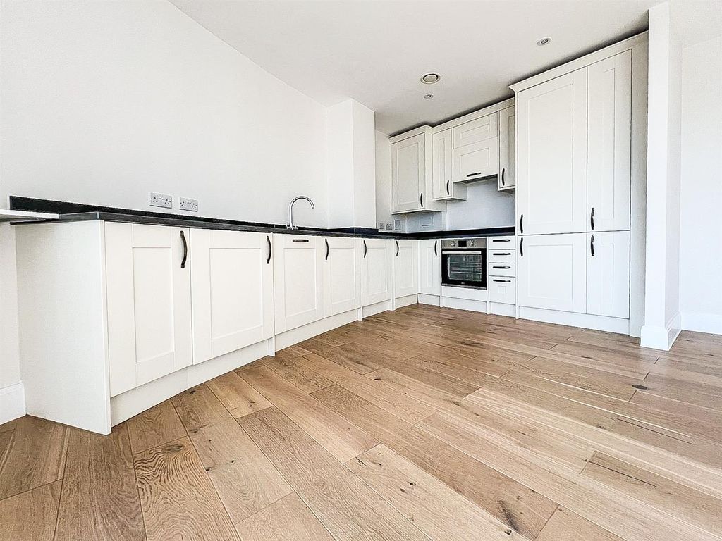 Property photo 3 of 30 9c429F60-83E5-402E-8Af8-77Beb0947Ac3.Jpg