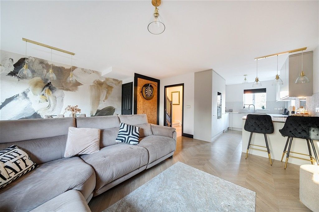 Property photo 3 of 14 Lounge Area