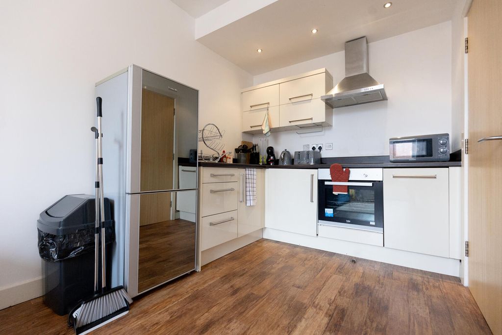 Property photo 1 of 4 Kitchen
