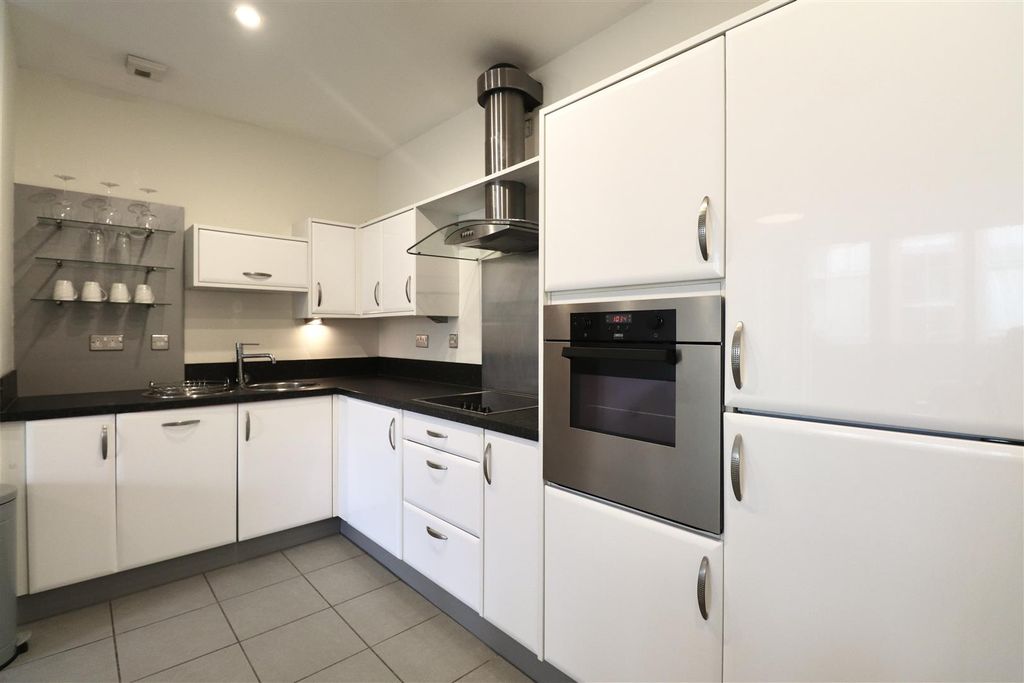 Property photo 3 of 18 Kitchen/ Lounge