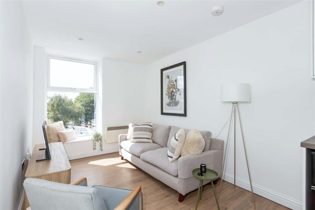 Property photo 3 of 8 Chapel Road_2.Jpg