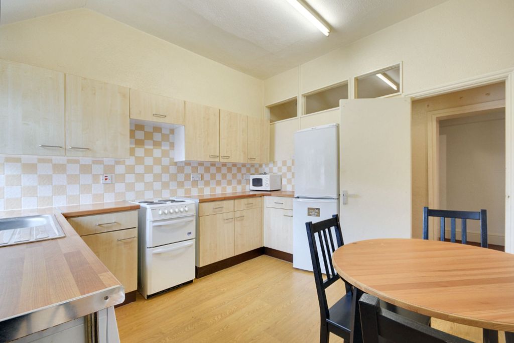 Property photo 2 of 11 Kitchen Diner