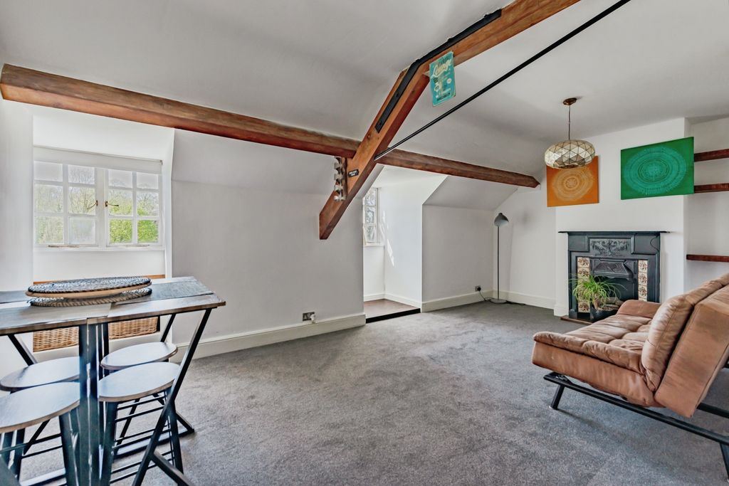 Additional image 5 of 2 bed flat for saleEastbourne Road, Godstone RH9