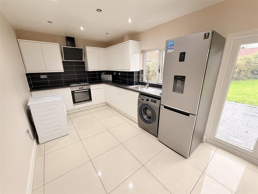 Property photo 3 of 13 Tempimageffyhqx.Jpg