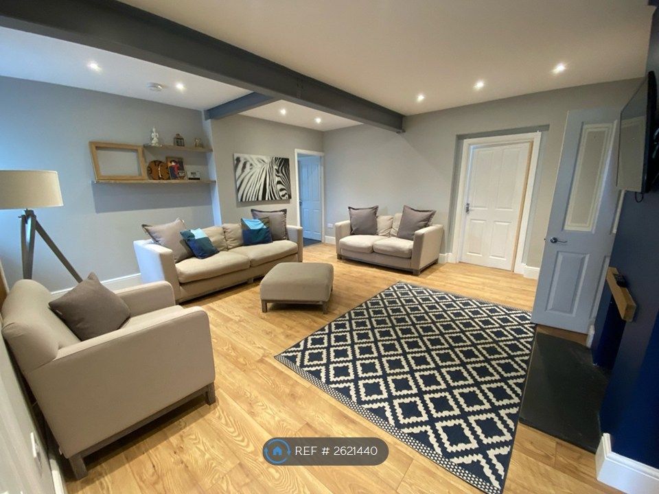Property photo 1 of 8 Lounge