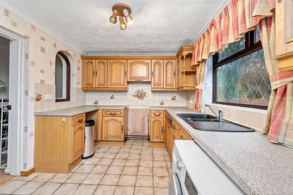 Property photo 3 of 25