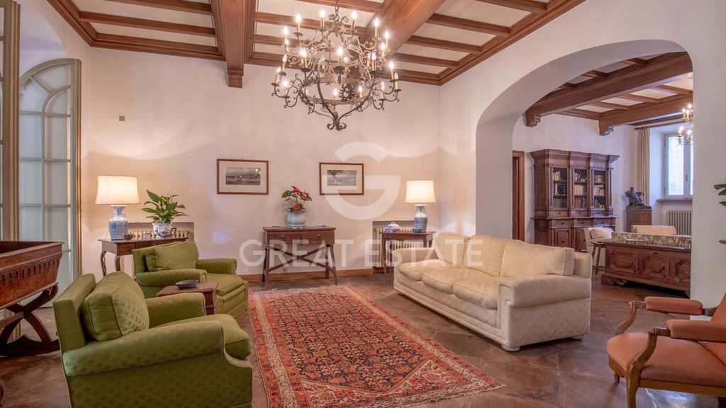 Property photo 2 of 61 Interiors